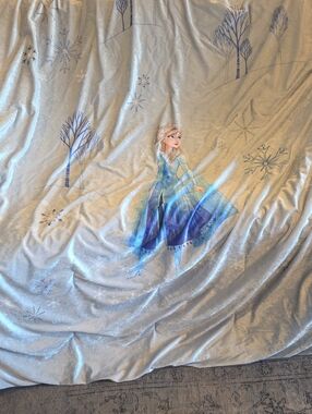 Blue Frozen-Themed Girls' Comforter - Disney Elsa Design- FULL size